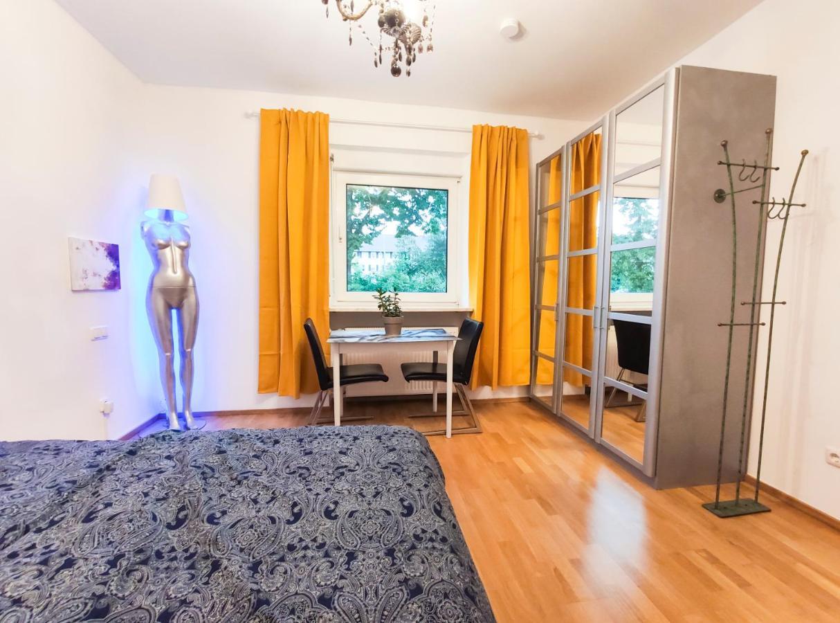 Modernes Zimmer Am Park Mit Garten, Huehner & Enten มิวนิก ภายนอก รูปภาพ