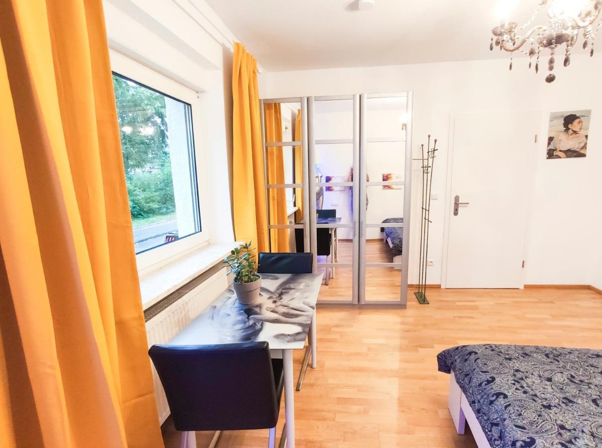 Modernes Zimmer Am Park Mit Garten, Huehner & Enten มิวนิก ภายนอก รูปภาพ