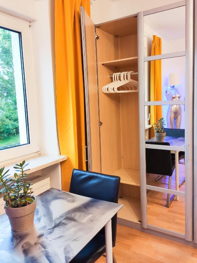 Modernes Zimmer Am Park Mit Garten, Huehner & Enten มิวนิก ภายนอก รูปภาพ